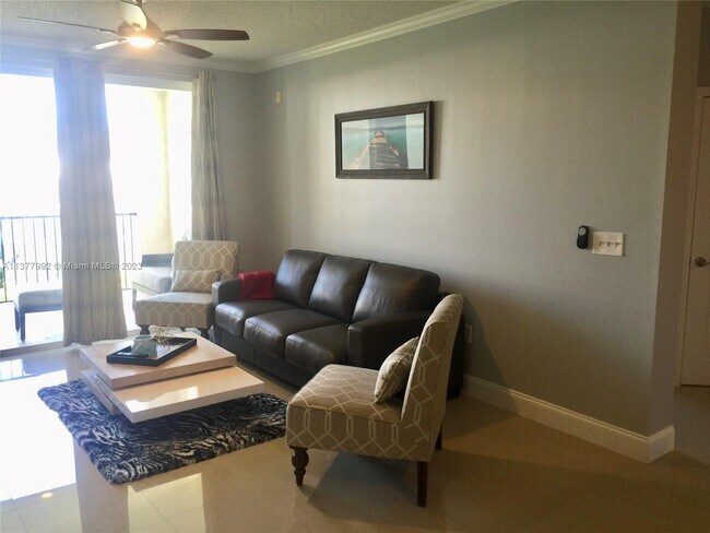 Foto del edificio - 17145 N Bay Rd