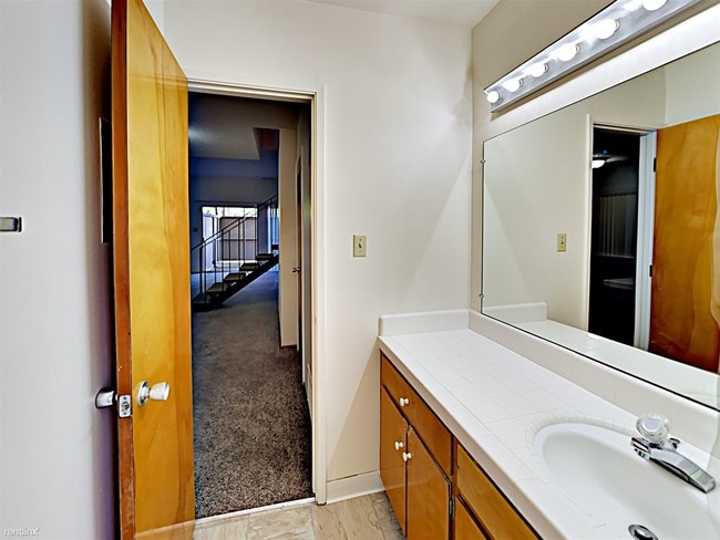 Building Photo - 5994 Lake Crest Way