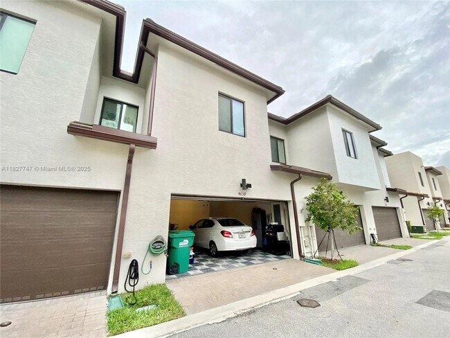 Foto del edificio - 4659 NW 83rd Path