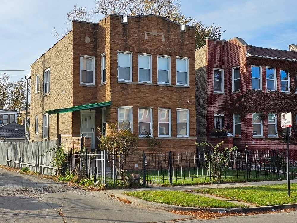 Primary Photo - 1614 N McVicker Ave