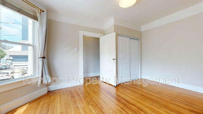 Building Photo - 1412 Lyon St