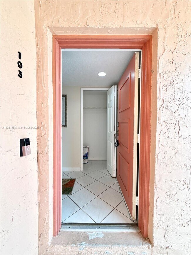 Building Photo - 227 Lakeview Dr