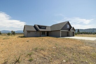 Building Photo - 25066 N Old Hwy 95