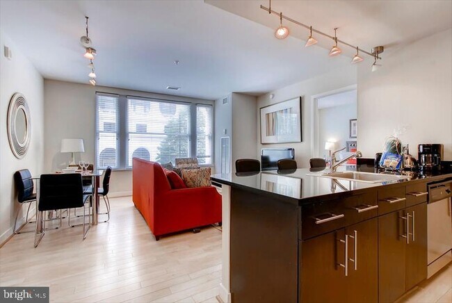 Building Photo - 733 15th St NW