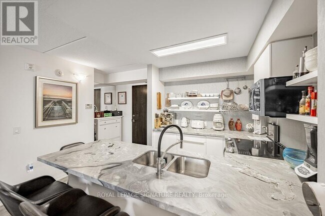 Building Photo - 30 Via Rosedale