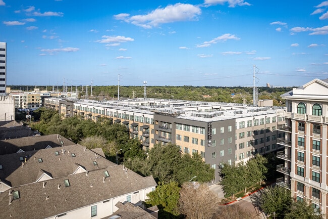 2121 Midlane St - The Briscoe River Oaks
