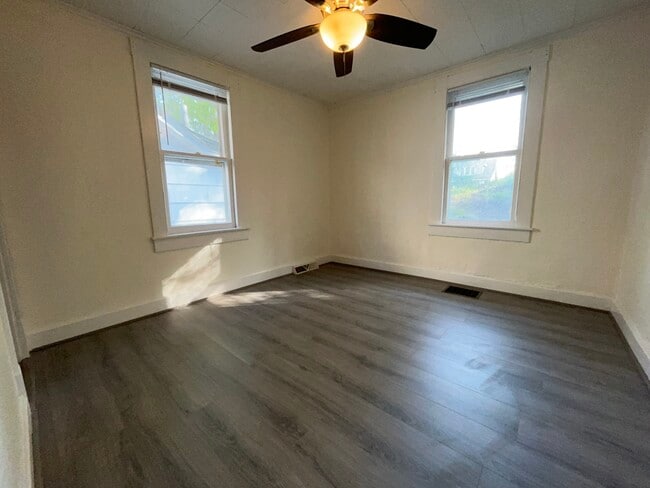 Building Photo - 108 Karns Ave