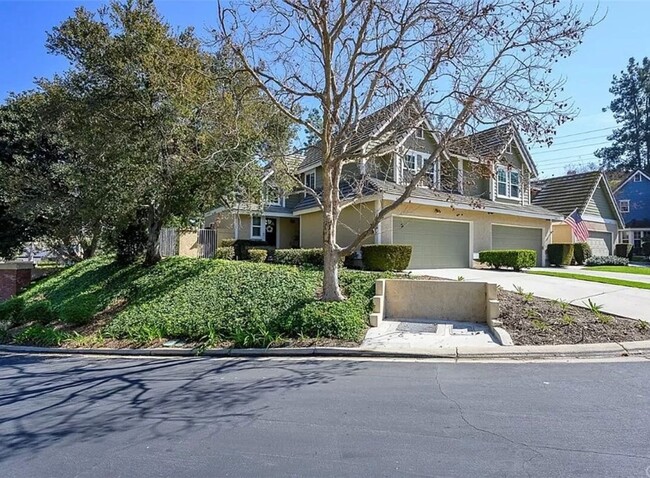 Building Photo - Spacious Townhome in Embassy Pointe Anahei...