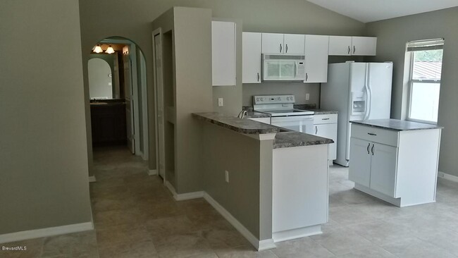 Foto del edificio - 1758 Tradewinds Ave SE