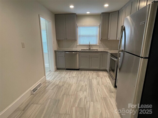 Foto del edificio - 4809 Bethany Pl