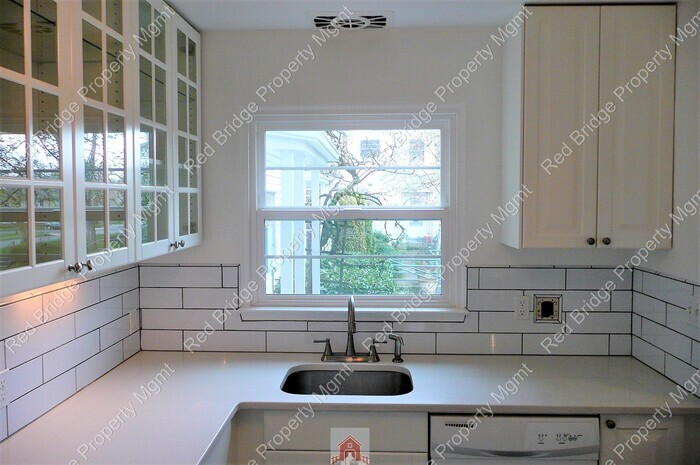 Primary Photo - Hidden Gem 1 BR Condo NE 67th & Halsey
