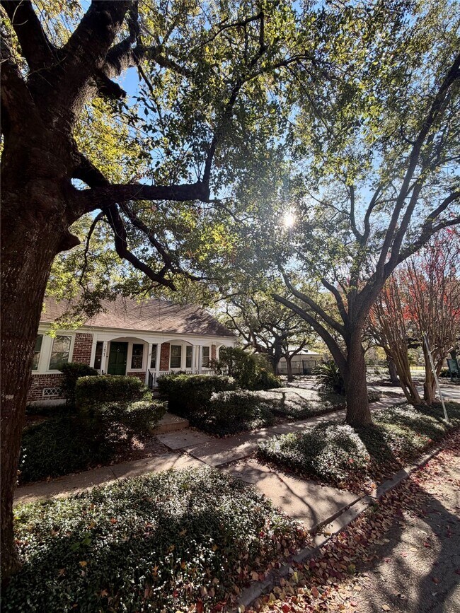 Foto del edificio - 1621 Cherryhurst St