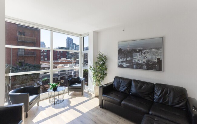 Building Photo - 530 K St