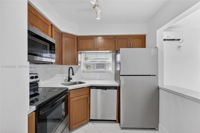 Building Photo - 1520 NE 56th St
