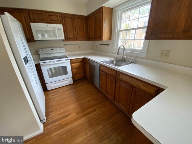 Building Photo - 7429 Salford Ct