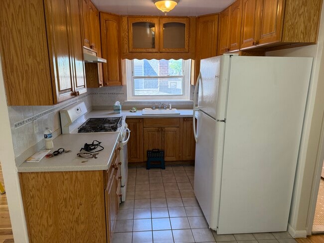 Building Photo - 722 Throggs Neck Expy