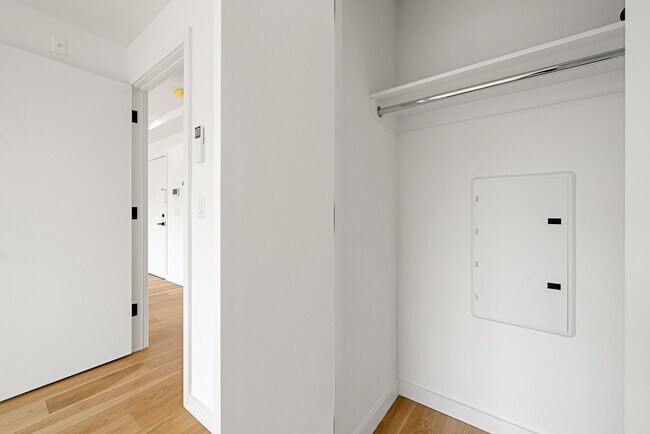 Foto del edificio - 105 Rogers Ave
