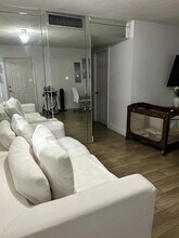 Building Photo - 1560 W 46th St