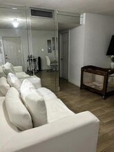 Building Photo - 1560 W 46th St