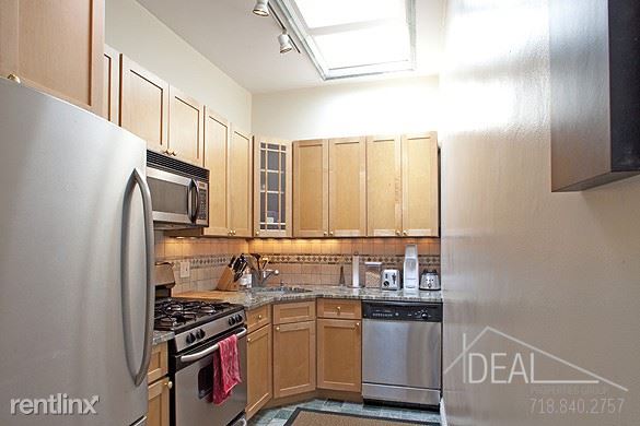 Foto del edificio - 47 Montgomery Pl