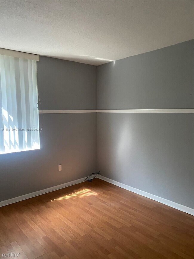 Foto del edificio - 2 br, 2 bath Condo - 8301 SW 142nd Ave Apt...