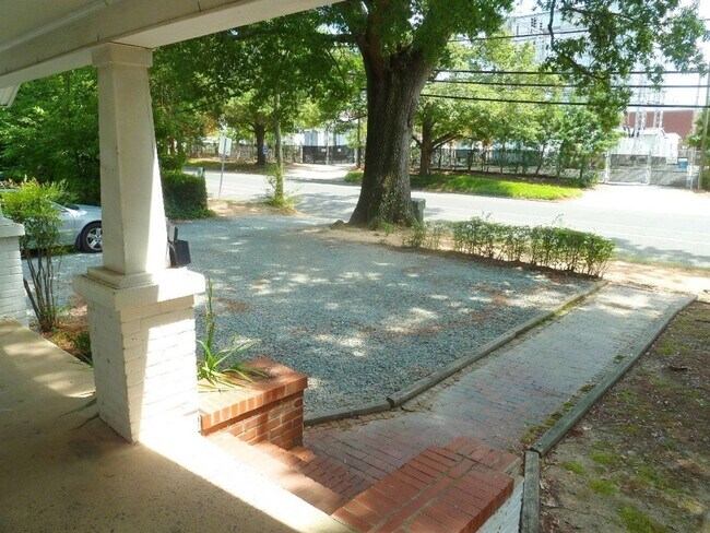 Building Photo - Incredible location on Cameron Ave. 2 BR +...