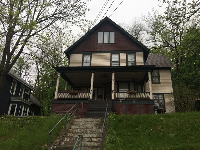Building Photo - 515 S Cayuga St