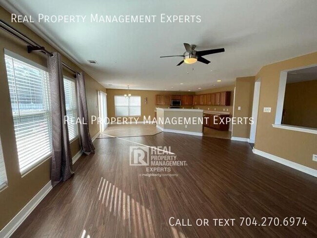 Foto del edificio - 15750 Normans Landing Dr