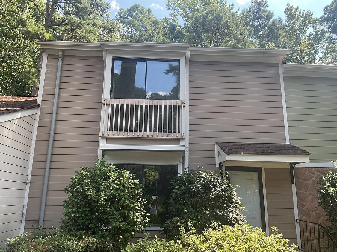 Primary Photo - 816 Green Ridge Dr