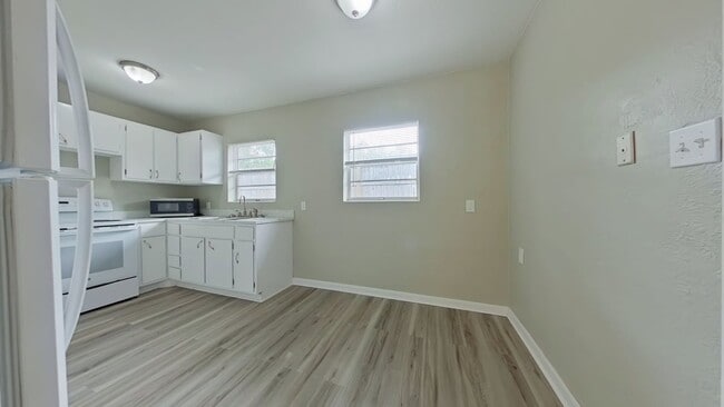 Building Photo - 325 Beulah St #15