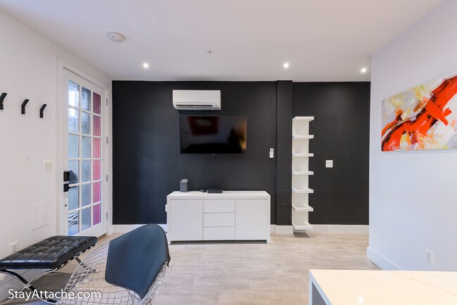 Foto del edificio - 1804 S St NW Unit 1