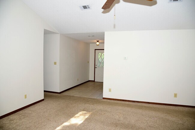 Building Photo - 3 bedroom in Bluewater Bay!