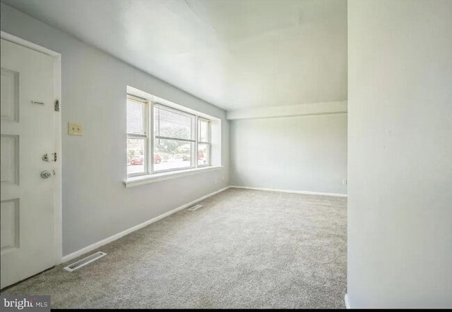 Building Photo - 2619 Tremont St