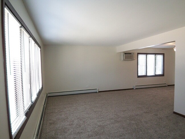 Foto del edificio - 4381 Woodland Ave