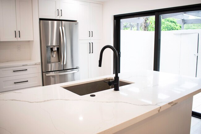 Foto del edificio - 4706 SW 67th Ave