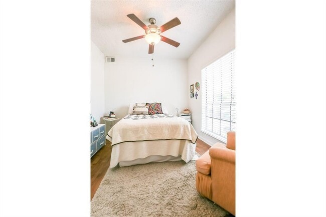 Foto del edificio - 912 W 22nd St