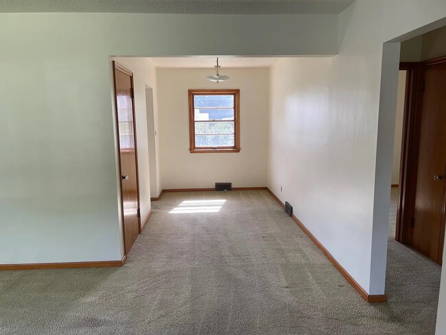 Building Photo - 1808 Elm St