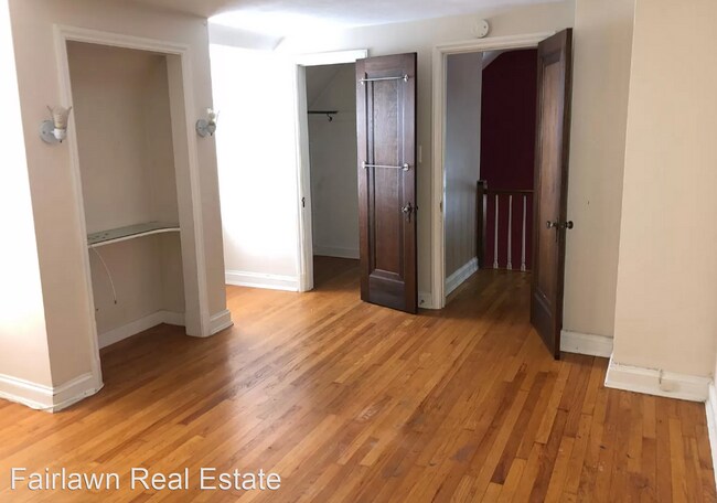 Building Photo - 4 br, 2.5 bath House - 910 W Springfield