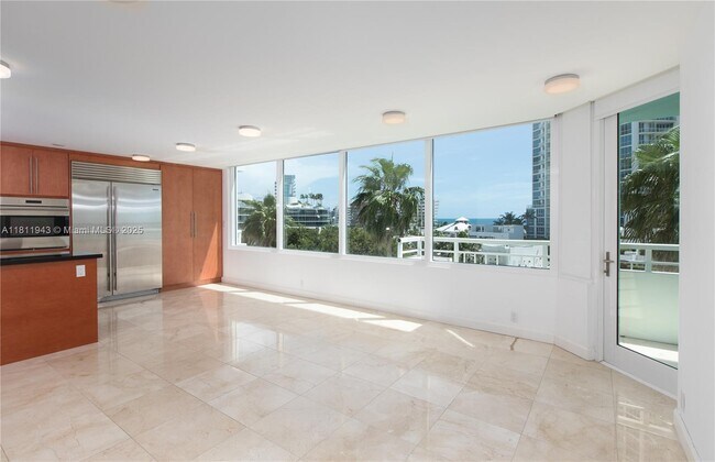 Building Photo - 400 S Pointe Dr