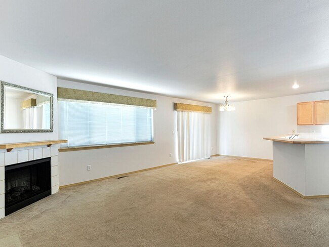 Building Photo - Application Pending - Lovely 3 Bed 2 Bath ...