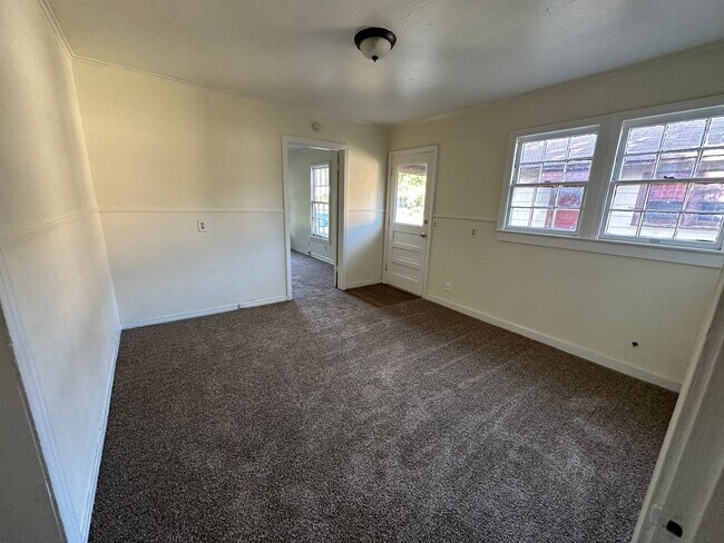 Foto del edificio - Converted Home, 2 beds, 2 baths
