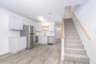 Building Photo - 3 Amanda