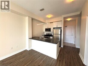 Building Photo - 125 Shoreview Pl