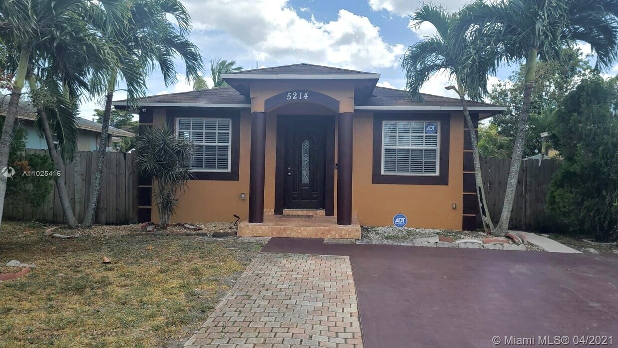Foto principal - 5214 Wiley St