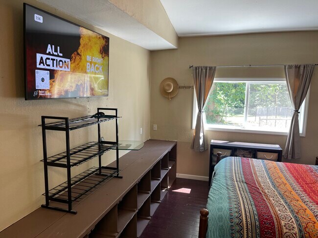 Foto del edificio - 900 Sandy Bend Rd