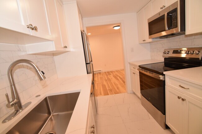 Foto del edificio - 72 Longwood Ave