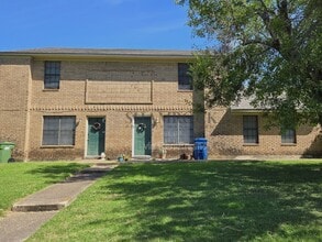 Building Photo - 910 Lancelot Cir
