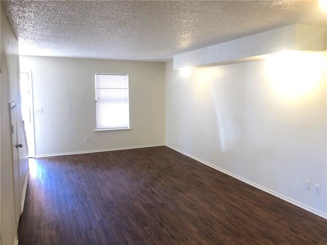 Building Photo - 506 N Betty Jo Dr