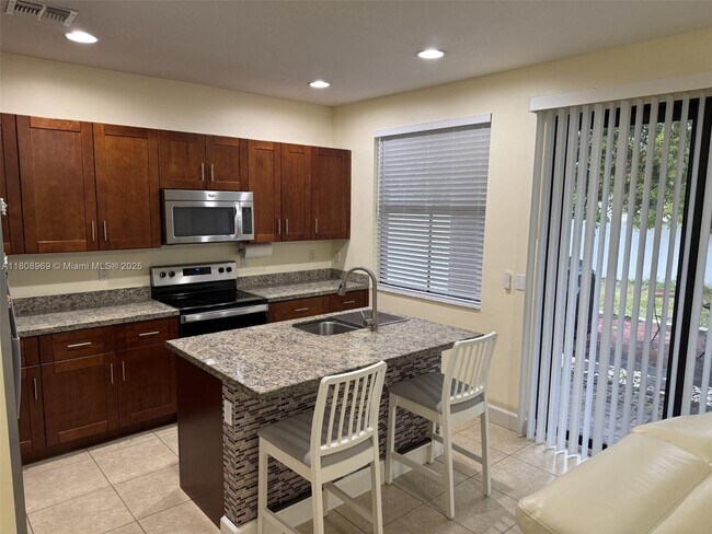 Foto del edificio - 4849 NW 57th Ct