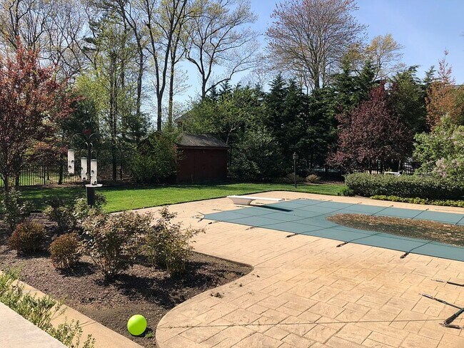 Building Photo - Renovated 5BR Colonial with Pool in North Dover